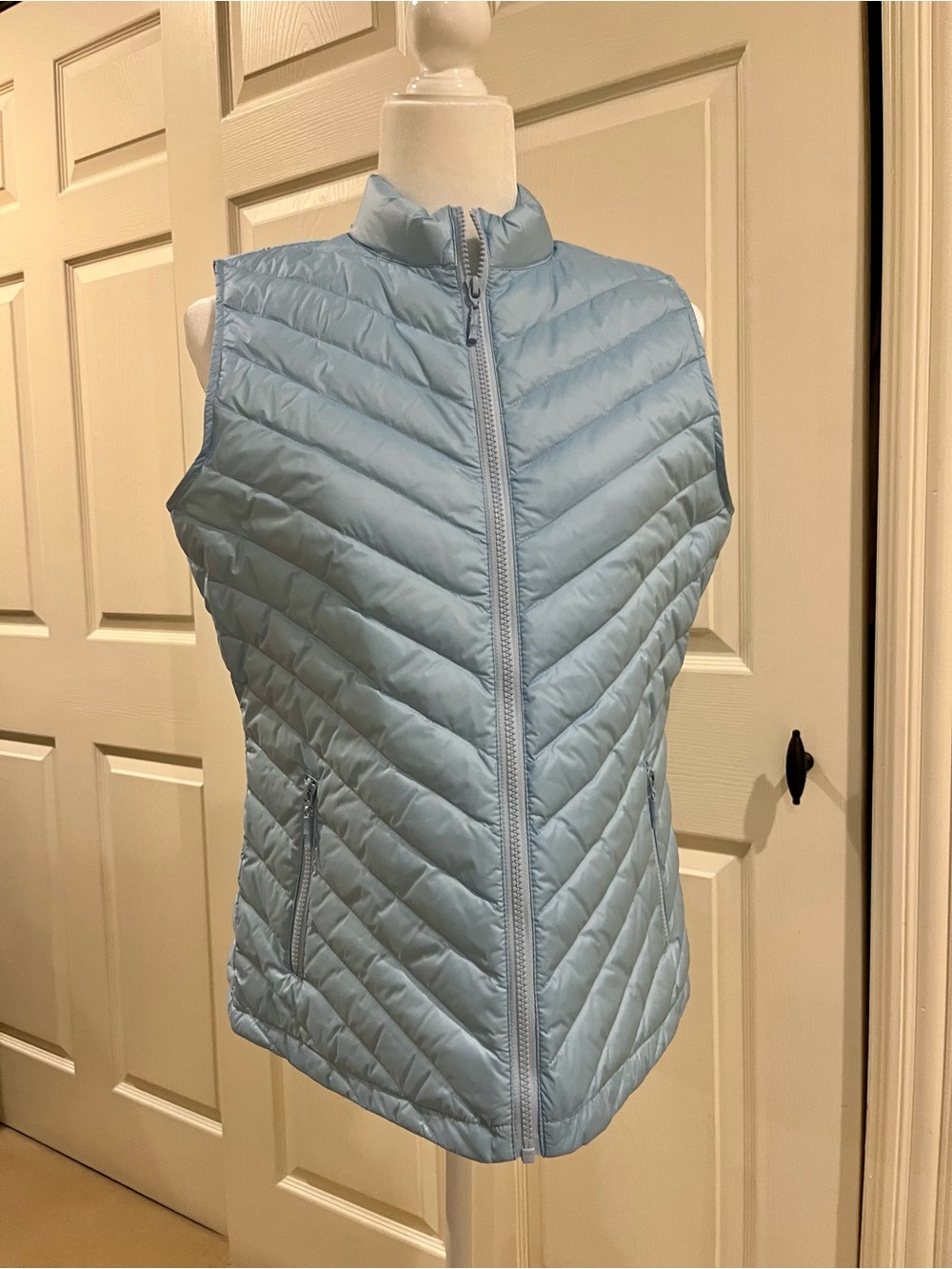NWT J McLaughlin Light Blue Quilted Puffer Lightweight Vest - Women's